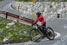 Fotó #2490016 | 02-08-2022 15:50 | Passo Dello Stelvio - Vízesés kanyar Bicajosok