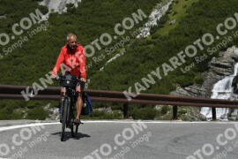 Fotó #3578970 | 26-07-2023 10:54 | Passo Dello Stelvio - Vízesés kanyar Bicajosok