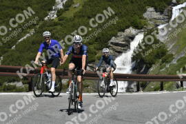 Photo #3238933 | 26-06-2023 11:16 | Passo Dello Stelvio - Waterfall curve BICYCLES