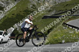 Fotó #3535635 | 18-07-2023 10:00 | Passo Dello Stelvio - Vízesés kanyar Bicajosok