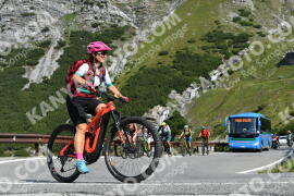 Photo #2380140 | 24-07-2022 09:40 | Passo Dello Stelvio - Waterfall curve BICYCLES