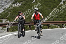 Fotó #2079278 | 02-06-2022 10:17 | Passo Dello Stelvio - Vízesés kanyar Bicajosok