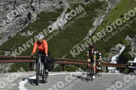 Fotó #3348489 | 04-07-2023 09:43 | Passo Dello Stelvio - Vízesés kanyar Bicajosok