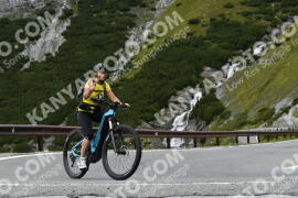 Fotó #2689353 | 20-08-2022 11:51 | Passo Dello Stelvio - Vízesés kanyar Bicajosok