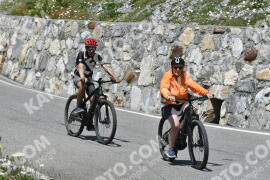 Fotó #3521326 | 17-07-2023 14:05 | Passo Dello Stelvio - Vízesés kanyar Bicajosok