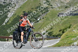 Fotó #2360411 | 20-07-2022 10:51 | Passo Dello Stelvio - Vízesés kanyar Bicajosok