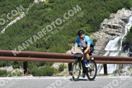 Fotó #2368939 | 22-07-2022 10:52 | Passo Dello Stelvio - Vízesés kanyar Bicajosok