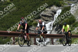 Fotó #2169204 | 20-06-2022 12:08 | Passo Dello Stelvio - Vízesés kanyar Bicajosok
