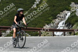 Fotó #2169082 | 20-06-2022 11:45 | Passo Dello Stelvio - Vízesés kanyar Bicajosok
