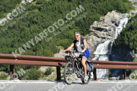Photo #2368512 | 22-07-2022 09:48 | Passo Dello Stelvio - Waterfall curve BICYCLES