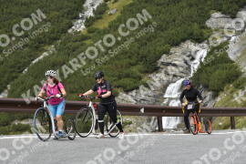 Fotó #2824711 | 05-09-2022 11:53 | Passo Dello Stelvio - Vízesés kanyar Bicajosok