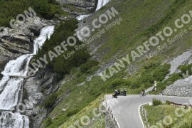Fotó #3361398 | 05-07-2023 12:12 | Passo Dello Stelvio - Vízesés kanyar Bicajosok