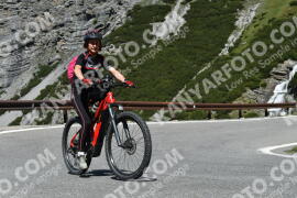 Fotó #2176346 | 23-06-2022 11:21 | Passo Dello Stelvio - Vízesés kanyar Bicajosok