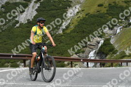Fotó #2680878 | 17-08-2022 10:20 | Passo Dello Stelvio - Vízesés kanyar Bicajosok