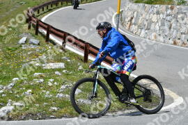 Photo #2384379 | 24-07-2022 14:27 | Passo Dello Stelvio - Waterfall curve BICYCLES
