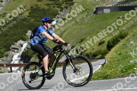 Fotó #2159294 | 19-06-2022 10:39 | Passo Dello Stelvio - Vízesés kanyar Bicajosok