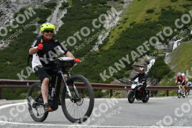 Fotó #2461912 | 31-07-2022 11:02 | Passo Dello Stelvio - Vízesés kanyar Bicajosok