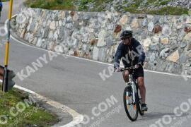 Fotó #2385217 | 24-07-2022 16:05 | Passo Dello Stelvio - Vízesés kanyar Bicajosok