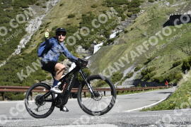 Fotó #2082567 | 04-06-2022 09:40 | Passo Dello Stelvio - Vízesés kanyar Bicajosok