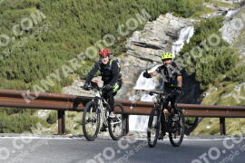 Fotó #2808188 | 04-09-2022 09:48 | Passo Dello Stelvio - Vízesés kanyar Bicajosok