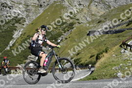 Fotó #2751318 | 26-08-2022 10:17 | Passo Dello Stelvio - Vízesés kanyar Bicajosok