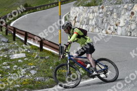 Fotó #2109990 | 08-06-2022 15:41 | Passo Dello Stelvio - Vízesés kanyar Bicajosok