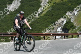 Fotó #2398691 | 25-07-2022 10:48 | Passo Dello Stelvio - Vízesés kanyar Bicajosok