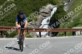 Photo #2175686 | 23-06-2022 10:08 | Passo Dello Stelvio - Waterfall BICYCLE riders