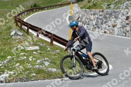 Photo #2400842 | 25-07-2022 13:06 | Passo Dello Stelvio - Waterfall curve BICYCLES