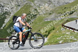 Photo #2399791 | 25-07-2022 12:00 | Passo Dello Stelvio - Waterfall curve BICYCLES