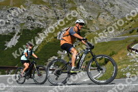 Fotó #4201013 | 08-09-2023 11:37 | Passo Dello Stelvio - Vízesés kanyar Bicajosok