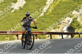 Fotó #4049684 | 24-08-2023 09:47 | Passo Dello Stelvio - Vízesés kanyar Bicajosok