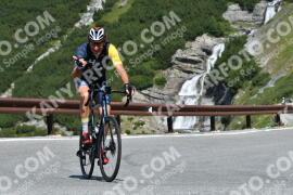 Photo #2398952 | 25-07-2022 10:59 | Passo Dello Stelvio - Waterfall curve BICYCLES