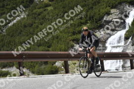 Fotó #2112801 | 10-06-2022 14:16 | Passo Dello Stelvio - Vízesés kanyar Bicajosok