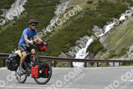 Fotó #3060431 | 08-06-2023 11:45 | Passo Dello Stelvio - Vízesés kanyar Bicajosok