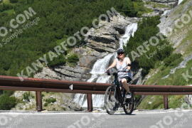 Foto #2355361 | 19-07-2022 12:06 | Passo Dello Stelvio - Curva di cascata BICICLETTA