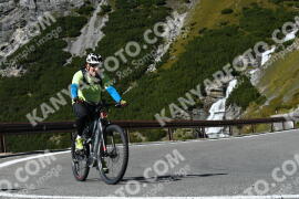 Fotó #4305759 | 26-09-2023 13:01 | Passo Dello Stelvio - Vízesés kanyar Bicajosok