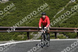 Fotó #2129276 | 13-06-2022 10:19 | Passo Dello Stelvio - Vízesés kanyar Bicajosok
