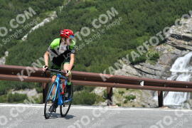 Fotó #2360636 | 20-07-2022 11:18 | Passo Dello Stelvio - Vízesés kanyar Bicajosok
