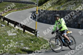 Fotó #3429761 | 11-07-2023 10:12 | Passo Dello Stelvio - Vízesés kanyar Bicajosok