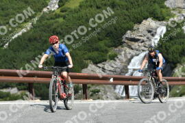 Fotó #2363277 | 21-07-2022 10:27 | Passo Dello Stelvio - Vízesés kanyar Bicajosok