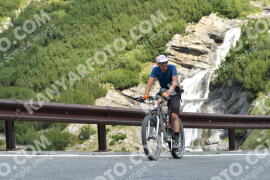 Photo #2363257 | 21-07-2022 10:23 | Passo Dello Stelvio - Waterfall curve BICYCLES