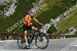 Fotó #4036545 | 23-08-2023 10:50 | Passo Dello Stelvio - Vízesés kanyar Bicajosok