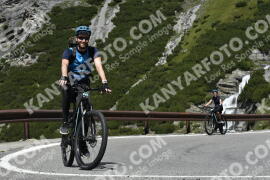 Fotó #3621068 | 29-07-2023 11:35 | Passo Dello Stelvio - Vízesés kanyar Bicajosok