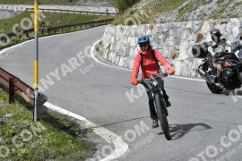 Fotó #2814212 | 04-09-2022 14:45 | Passo Dello Stelvio - Vízesés kanyar Bicajosok