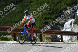 Fotó #3988384 | 20-08-2023 15:16 | Passo Dello Stelvio - Vízesés kanyar Bicajosok
