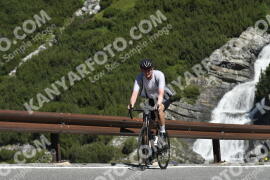 Fotó #3465356 | 15-07-2023 10:24 | Passo Dello Stelvio - Vízesés kanyar Bicajosok