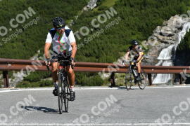 Fotó #2412121 | 26-07-2022 09:52 | Passo Dello Stelvio - Vízesés kanyar Bicajosok