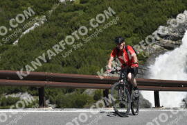 Fotó #3244293 | 26-06-2023 10:47 | Passo Dello Stelvio - Vízesés kanyar Bicajosok