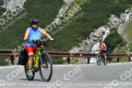 Fotó #2360403 | 20-07-2022 10:51 | Passo Dello Stelvio - Vízesés kanyar Bicajosok